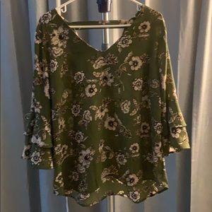 Green floral 3/4 sleeve top